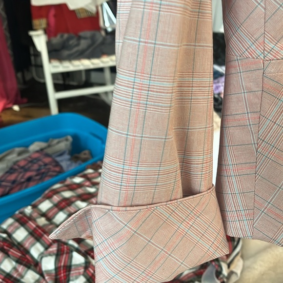 Blazer - Picture 3 of 4